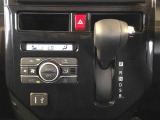 温度を設定すれば、自動で車内の温度管理をしてくれる優れものです♪ATミッションで運転楽々
