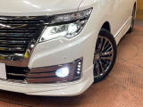 【LEDヘッドライト】悪天候や夜間走行時も良好な視界を確保し安心して運転できる高輝度LEDヘッドライトを装備!点灯速度が早く、消費電力も抑えられています。