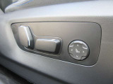 運転席メモリー付きフロント電動シート装備。