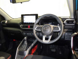 運転の際、常に目にする部分だけにシックで飽きのこないデザインが良いですね。
