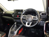 運転の際、常に目にする部分だけにシックで飽きのこないデザインが良いですね。