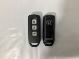 スマートキー付きですからドアロックの開閉およびエンジンスタートが楽々です。電動スライドドアの開け閉めもボタンで操作できます。スペアキーも同じものを用意しております。