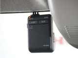 ◆ドライブレコーダー◆映像・音声などを記録する自動車用の装置です。 もしもの事故の際の記録はもちろん、旅行の際の思い出としてドライブの映像を楽しむことができます。