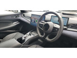 スポーティー感を演出するステアリングとドライバーの乗降性も高めるD型ステアリング。