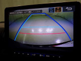 バックモニターも装備しております。バックギアに入れるとナビ画面に車の後方が映し出されます。これで後方確認も安心!