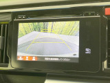 【バックカメラ】駐車時に後方がリアルタイム映像で確認できます。大型商業施設や立体駐車場での駐車時や、夜間のバック時に大活躍!運転スキルに関わらず、今や必須となった装備のひとつです!