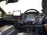 運転の際、常に目にする部分だけにシックで飽きのこないデザインが良いですね。