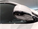 【BMWミラー】視認性の高いスタイリッシュなミラー。自動防眩機能も付いており夜間のドライビングをサポートします。