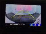 【バックカメラ】運転が苦手な方も車庫入れラクラクです!ギアをリバースに入れれば自動的に切り換わりますので、面倒な操作は不要です♪狭い駐車場もお車を傷つけず安心ですね!