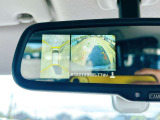 【全方位カメラ】上空からの視点で駐車を行なうことが可能です。狭い場所での駐車にはとても役立ちます♪
