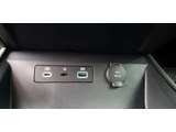 2種類のUSBポートと12Vアクセサリー電源を装備。