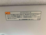 見た目が大事!な外装はぴかっとキレイに磨いており、経年のくすみもよみがえっております。ヘッドライトやドア周辺を磨く際にはマスキングテープを使用して保護しながら丁寧に作業をしております。