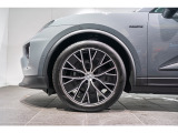 21インチ Macan Design ホイール搭載です。