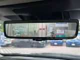 【スマートリヤビューミラー】後席の大きな荷物や同乗者で後方が確認しづらい時でも安心!カメラが撮影した車両後方の映像をルームミラー内に表示。クリアな視界で状況の確認が可能です!