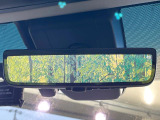 【デジタルインナーミラー】後席の大きな荷物や同乗者で後方が確認しづらい時でも安心!カメラが撮影した車両後方の映像をルームミラー内に表示。クリアな視界で状況の確認が可能です!