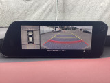 狭い場所での駐車やすれ違いなどでより的確な運転操作に役立つ360°ビューモニターが装備されています。