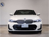 【キドニーグリル】BMWは約90年もの間、ほぼ全ての車両にひと目でBMWだと分かるこの特徴的なフロントグリルが備えられ、デザイン・アイコンとして親しまれてきました。