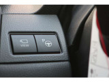 アドバンスト パーク付きです。カメラやソナーによって、周囲を監視しながら駐車を支援。障害物を検知した場合には警報を鳴らし、ブレーキ制御を行うことで接触回避を支援します。