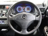 握りやすく、回しやすいステアリングは長時間の運転でも疲れを感じさせません!