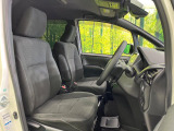 運転席シート廻りは使用感も少なく、良好な状態となっています。前オーナー様が丁寧に使っていたことがよくわかりますね。