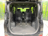 後席を格納すると、これだけの広さが!シーンに合わせたシートアレンジで、大きな荷物も積むことが出来ます♪