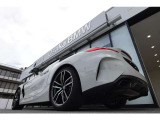 スタイリッシュなリアビュー。リアフォグランプを採用し、悪天候の走行時に後続のドライバーにし車両を示します。デザインだけではなく、安全面にも抜かりが無いBMWで駆け抜ける喜びを体感下さい。