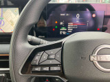 ステアリングスイッチはオーディオ等の操作を手元で可能です。メーター内の各種情報、車両設定も可能です。