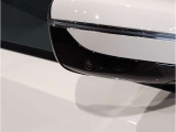 【BMWミラー】視認性の高いスタイリッシュなミラー。自動防眩機能も付いており夜間のドライビングをサポートします。