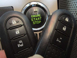 プッシュスタートで鍵をささずにエンジンをかけたり、鍵の開閉ができます!