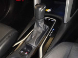 電動パーキングブレーキ・ブレーキホールドを装備してます。ホールド機能は信号待ちが多い一般道で疲労軽減になり、大好評です!