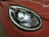 LEDヘッドライトです。LEDヘッドライトは電球が切れにくく長寿命で且つ省電力。夜間の運転がとてもラクになりますよ♪