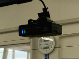 後方にもドライブレコーダーのカメラが付いています。前後両方でお車の周りを監視・記録いたします。