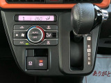 インパネにシフトレバーがございます^^空間を広く使うことができ、ハンドルにも近いため操作性にも優れています☆