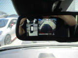 空から見下ろしているような視点で周囲を確認できるアラウンドビューモニター。駐車時とても便利♪