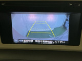 ガイドライン付きバックモニターで車庫入れも安心。知らない道でも安心して楽しくお出かけができます