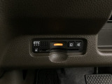 ハンドルの左下にETCがついています。高速道路の料金所の通過も楽々です。 カードの取り出しもしやすい場所についています。