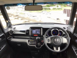 【前方視界】開放的な前方視界!運転がしやすく疲れにくいです♪窓が大きく、見通しがとっても良いおクルマですよ♪
