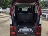 車いすが乗車していない場合は、スロープを前に倒して通常のラゲッジスペースとして使用することができます。