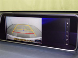 バックモニターも装備しております。バックギアに入れるとナビ画面に車の後方が映し出されます。これで後方確認も安心!