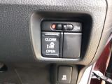 【パワースライドドア】助手席側がパワースライドドアになっており、運転席のスイッチやスマートキーでも開閉が可能です!開口部も広いので乗り降りも楽々♪