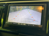 【バックカメラ】駐車時に後方がリアルタイム映像で確認できます。大型商業施設や立体駐車場での駐車時や、夜間のバック時に大活躍!運転スキルに関わらず、今や必須となった装備のひとつです!