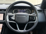 RANGEROVERのエレガントなステアリングはソフトレザーの握り心地の良いレザーを使用しています。
