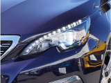 【ヘッドライト】省電力で長寿命の明るく運転しやすいLEDヘッドランプです。明るく照らすので暗い夜道からお客様を守ってくれます。