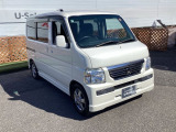 自社整備工場で点検整備をおこなってからお渡ししています。車検が残っている場合は『12ヶ月点検整備』を、車検整備付きの場合は『車検整備』をおこないます。整備費用は車両本体価格に含まれています。