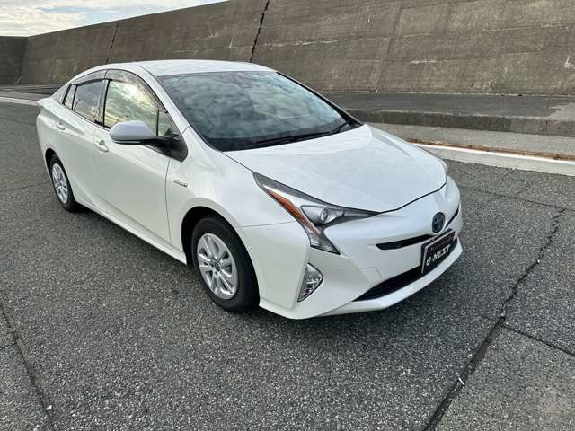 プリウス 1.8 S セーフティ プラス E-Four 4WD