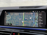 【純正ナビゲーション】BMWのナビゲーションは操作性も良く、詳細な地図情報と交通状況を見やすく表示し、快適なドライビングをサポートしながら目的地までナビゲートします。