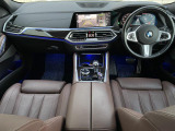 X6  M50i 4WD