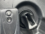 【キーレス】少し離れた場所からでもボタン一つでドアの開錠・施錠ができるのでとっても便利!ドアの鍵穴周りに傷をつけることもありません♪