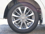 ◆アルミホイール装着車です!これで足元まわりもおしゃれにきまります!