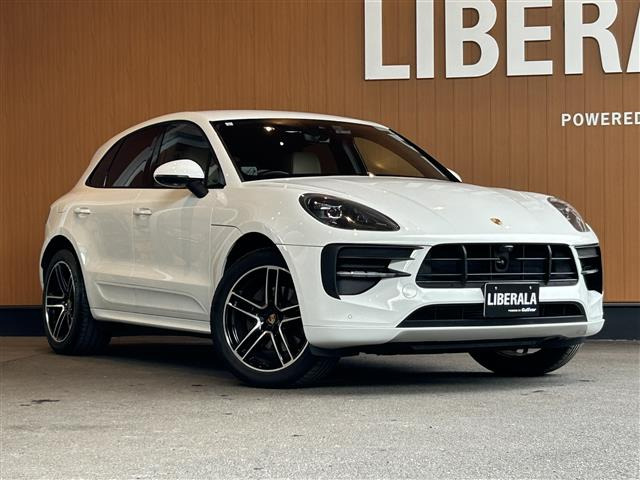 マカン  4WD 本革シート